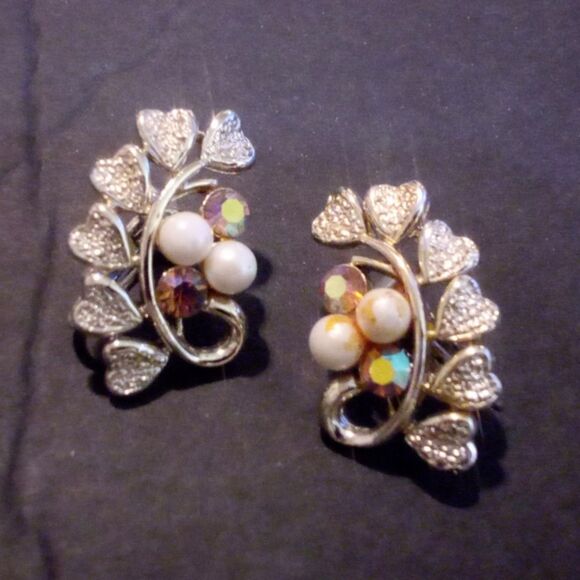 Vintage Mid Century Aurora Borealis Rhinestone Clip Earrings - Picture 1 of 4